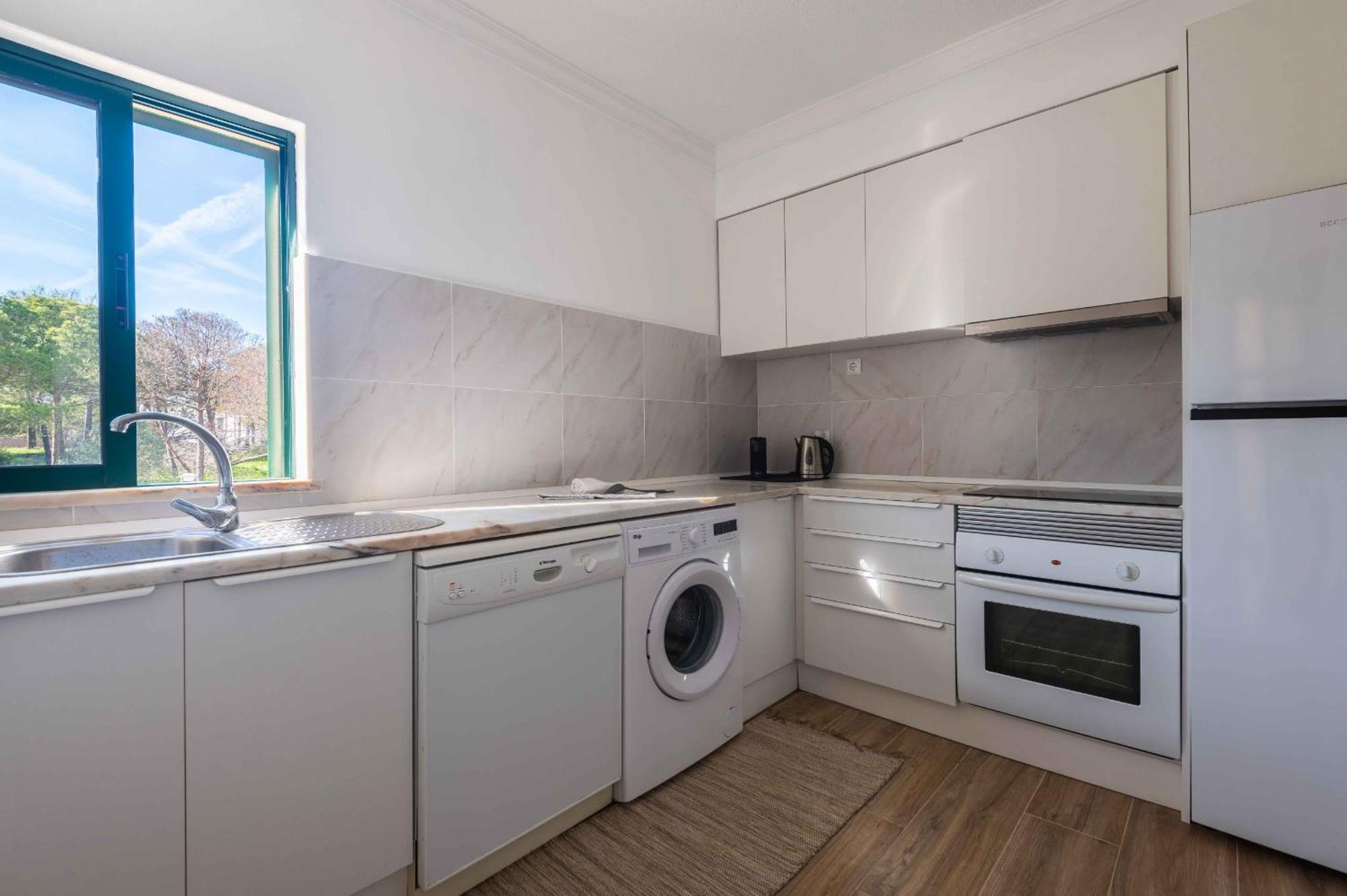 Salgados 1 Bedroom Apartment - 500M From The Beach Guia  Luaran gambar