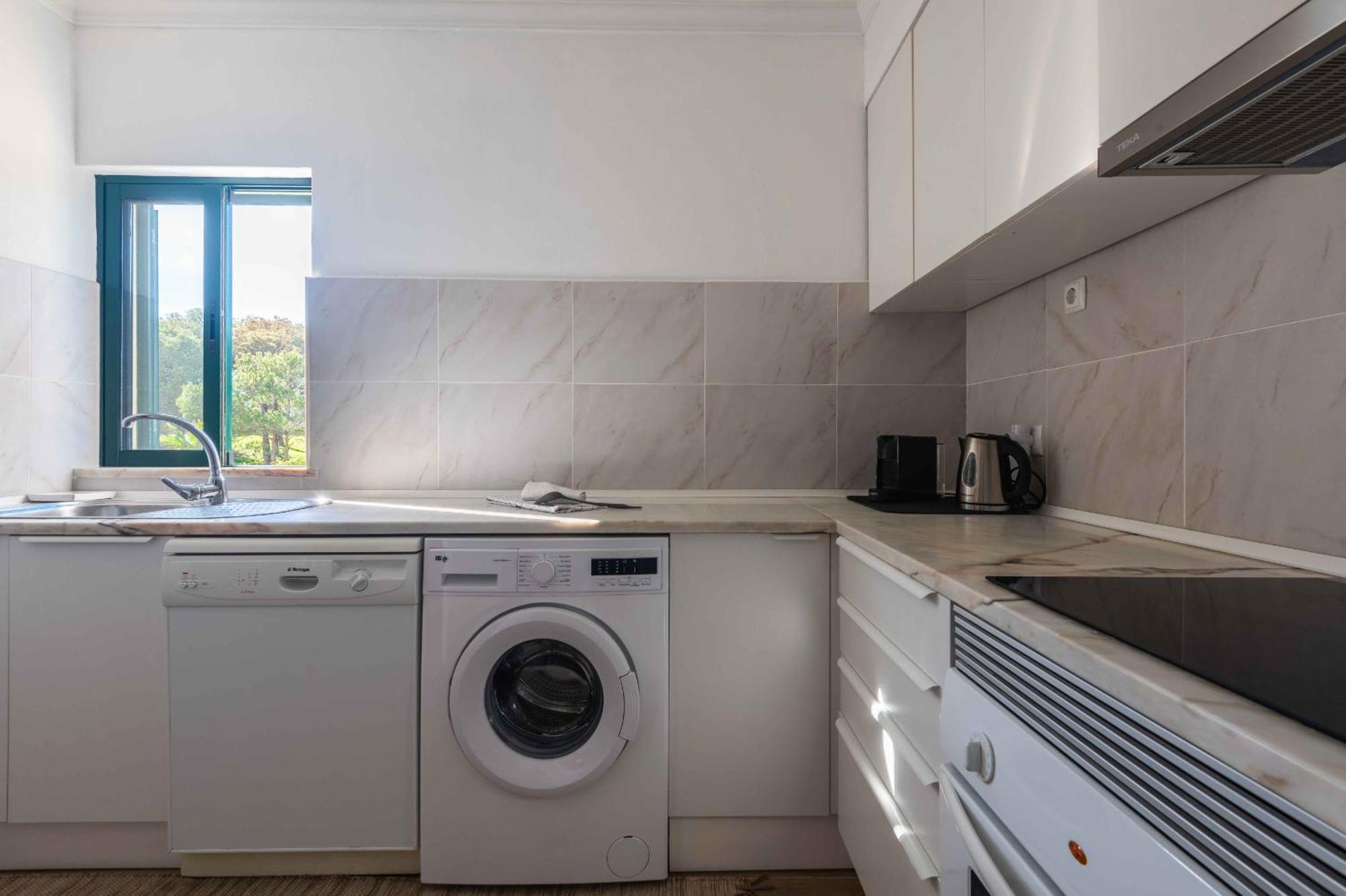 Salgados 1 Bedroom Apartment - 500M From The Beach Guia  Luaran gambar