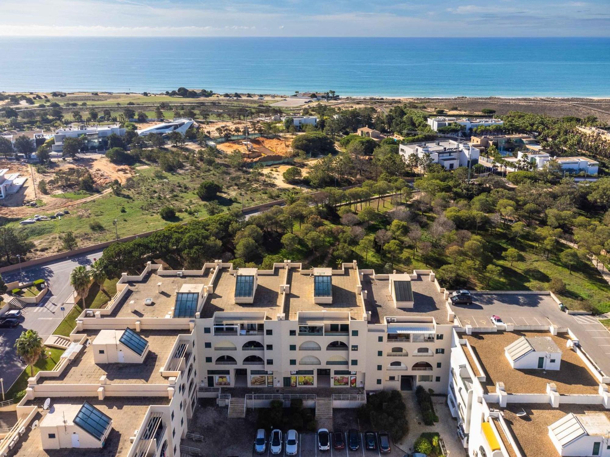 Salgados 1 Bedroom Apartment - 500M From The Beach Guia  Luaran gambar